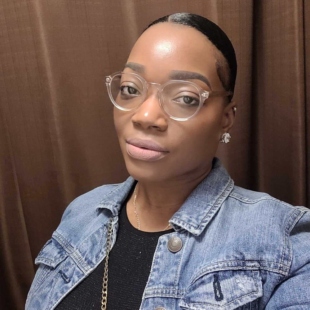 Meet your Posher, Felicia